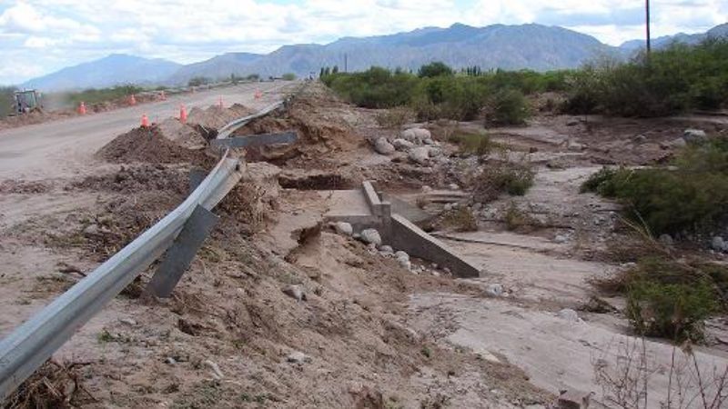Comenzó la construcción del puente sobre río Huayco