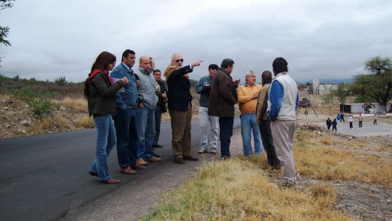 Guzmán continúa recorriendo los barrios