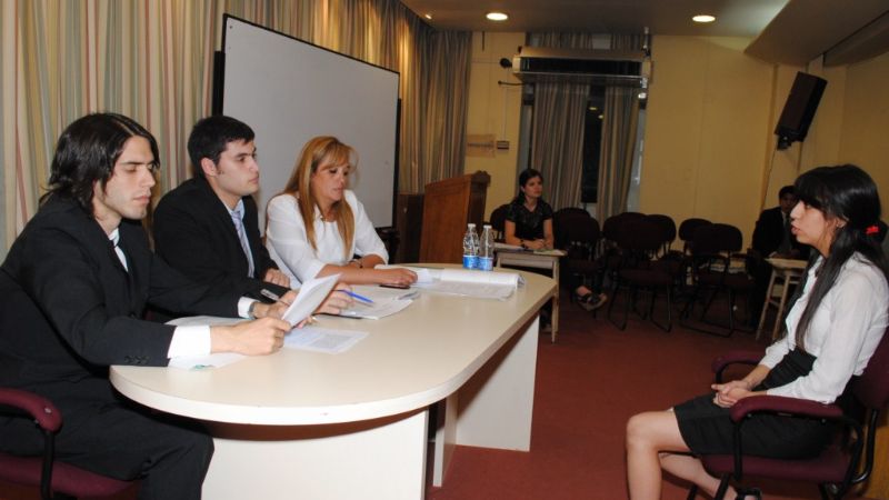 Alumnos de la Facultad de Derecho teatralizaron un Juicio Oral 