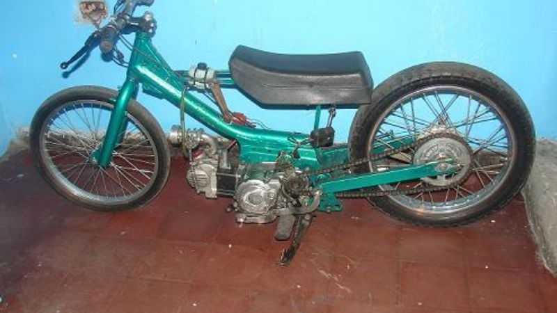 Demoran a un menor y recuperan parte de una moto