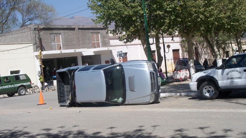 Cuando reasumía Hernández, estalló el conflicto en San José