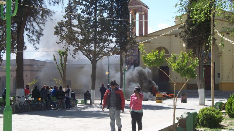 Cuando reasumía Hernández, estalló el conflicto en San José