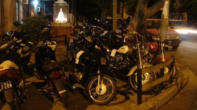 Secuestran 90 motos por falta de casco y documentación