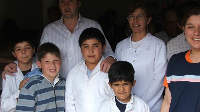 Mera entregó materiales educativos y juguetes en Los Varela