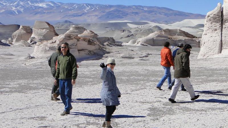Lagunas con Flamencos Rosados, Volcanes, Salares, Campos de Lava Únicos en el Mundo !!!