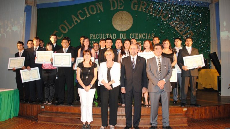 153 egresados en la Facultad de Ciencias Exactas y Naturales