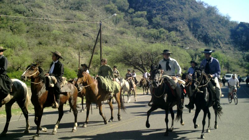 Exitosa cabalgata solidaria a La Gruta 