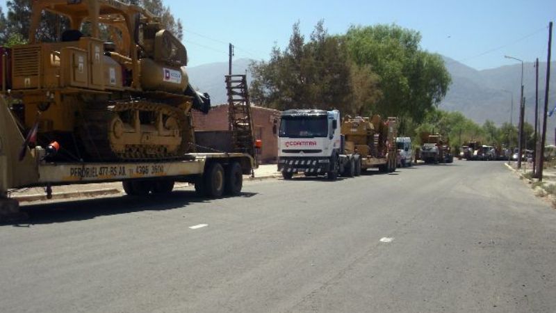 Trasladan maquinaria pesada por el Paso San Francisco