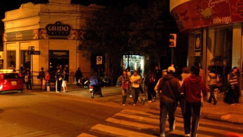 Malestar de comerciantes por falta de luz en el centro