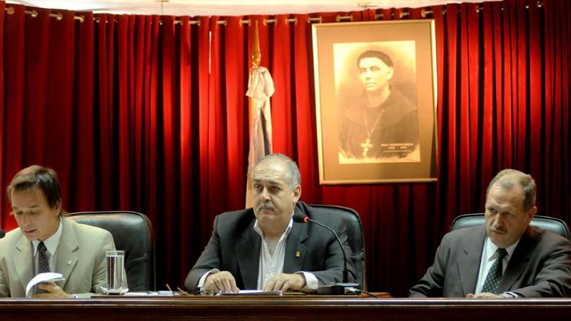 El FCS expulsó a Ampuero de Senadores