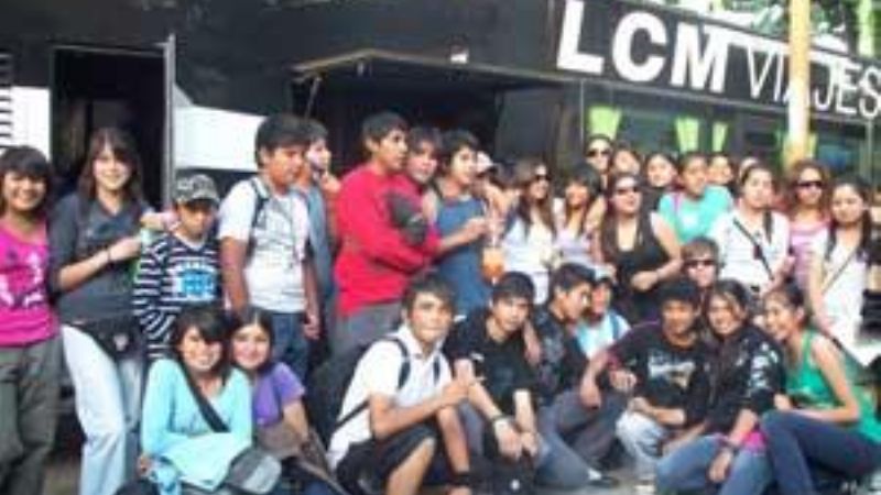 Alumnos regresan de viaje de fin de curso