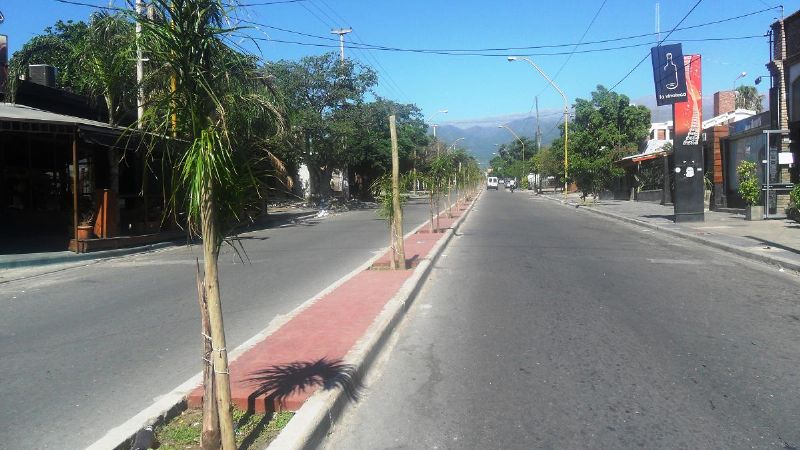 Repavimentan las avenidas Illia y Galindez