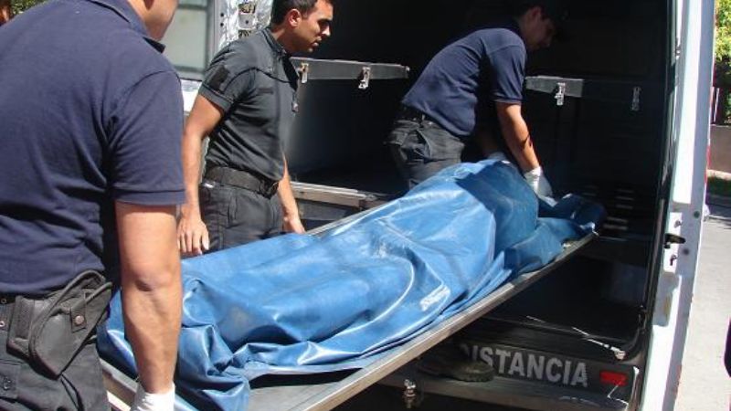 Degollaron a una mujer en la Capital