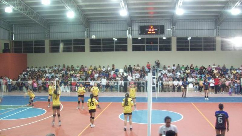 Minera Alumbrera construyó un polideportivo en Belén