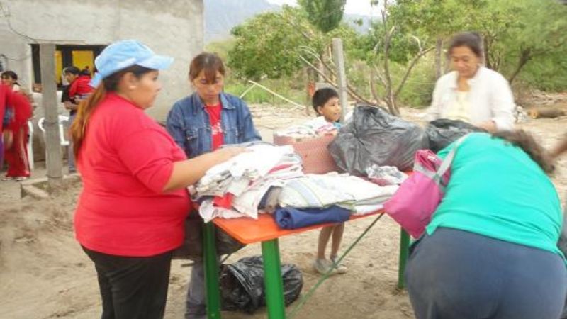 Asistencia social a damnificados de Ampajango