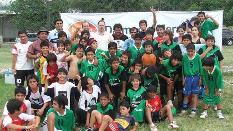 Salieron a la cancha, pero con la camiseta de “SI A LA VIDA, NO A LAS DROGAS”
