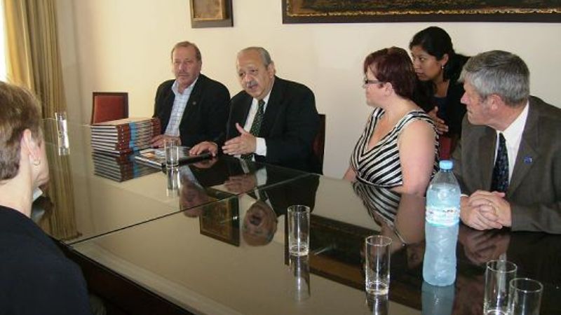 El gobernador recibió a autoridades canadienses