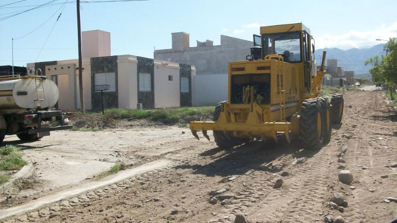 Tras la lluvia, recuperan calles rotas