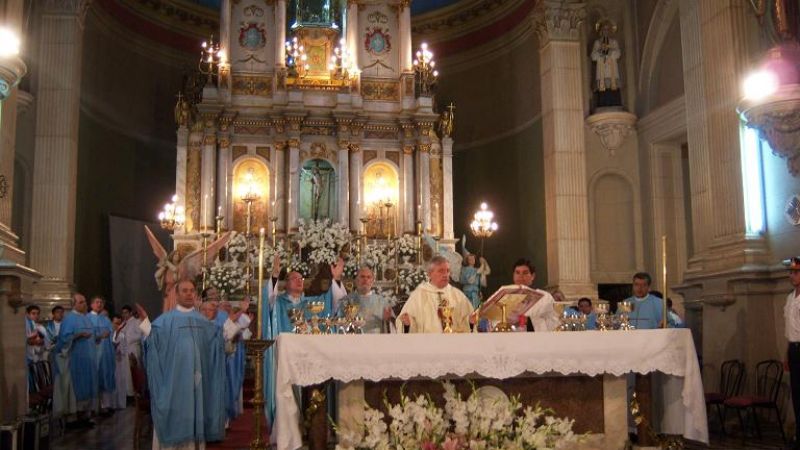 El Nuncio Apostólico celebró la misa solemne en la Catedral Basílica