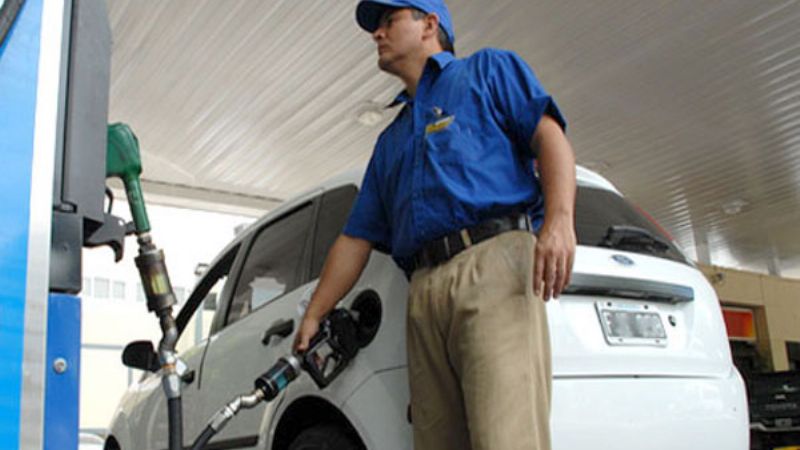 Aplicarán la Ley de Abastecimiento para regular precios de los combustibles