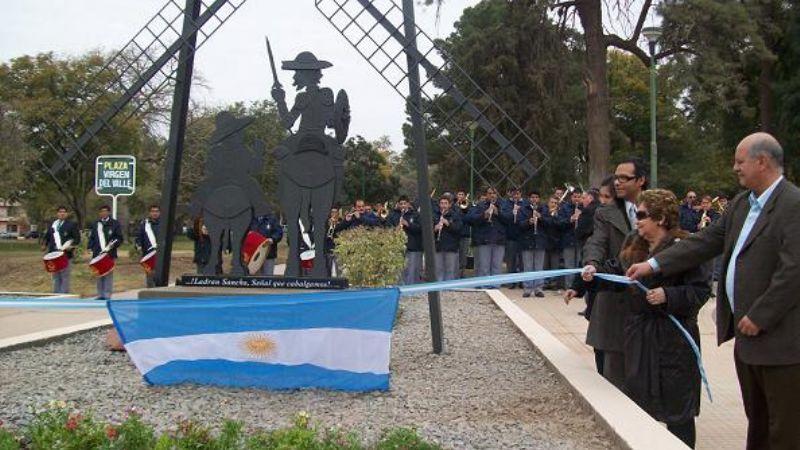 Inauguraron Monumento al Quijote