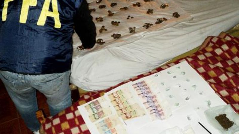 Detienen a una persona con cocaína y marihuana en su poder