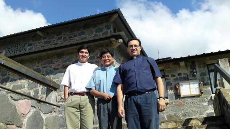 El Obispo Urbanc ordenará por primera vez a tres sacerdotes