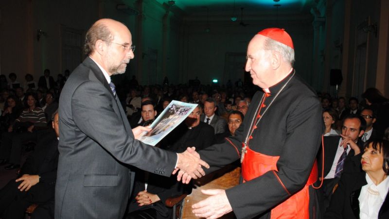 El legado pontificio participó de una vela de gala en la UNCa. 