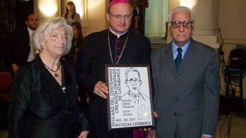 Presentaron el matasello conmemorativo de los 100 años de la Diócesis 
