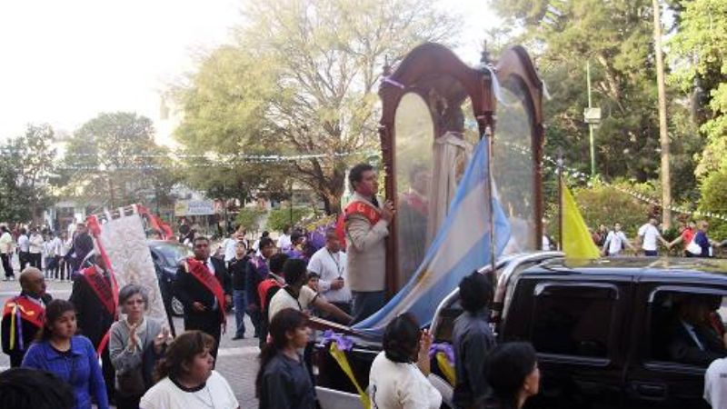 Emotivo recibimiento a la Imagen de San Nicolás de Bari de La Rioja