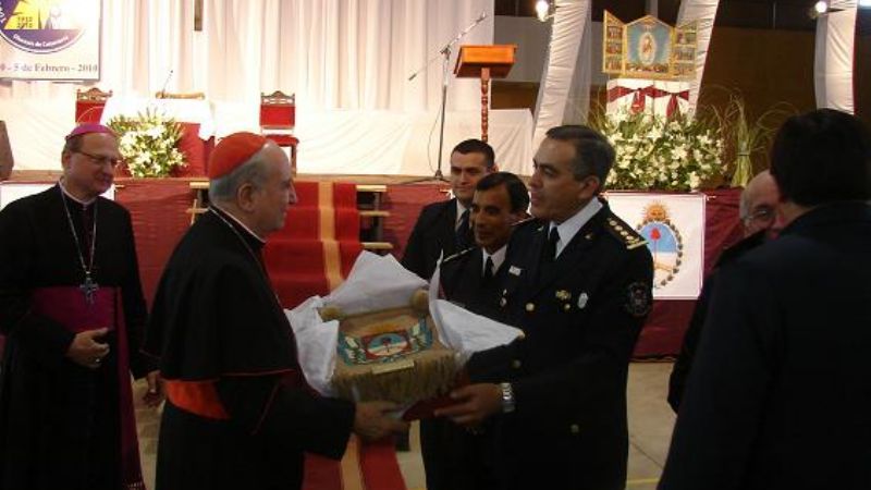 El comando de la institución policial rindió honores protocolares al legado papal