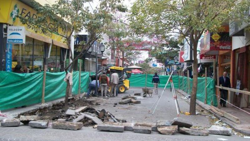 Comenzaron los trabajos de remodelación de otro tramo de la peatonal Rivadavia