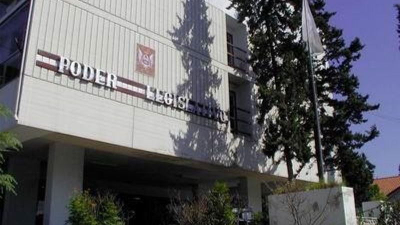 En el recinto, senadores debaten el proyecto de Ley de Glaciares