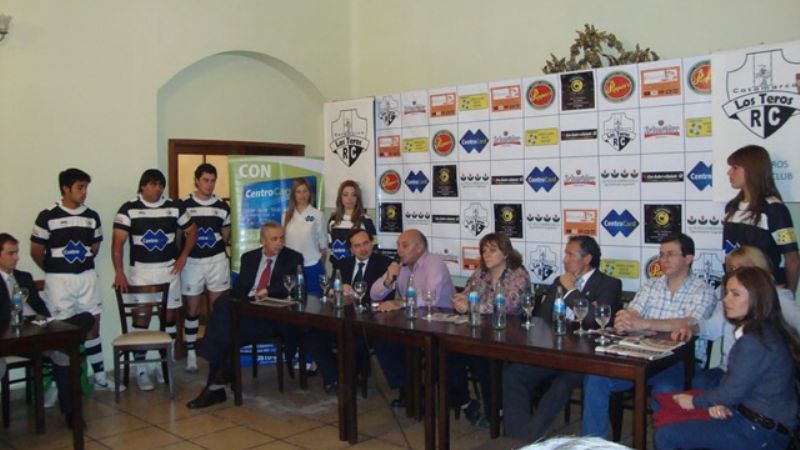 Los Teros presentaron ayer su nueva indumentaria