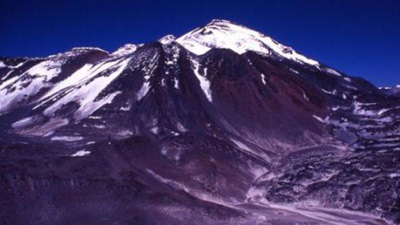 Organizan expedición al Volcán Ojos del Salado, a 6.864 metros