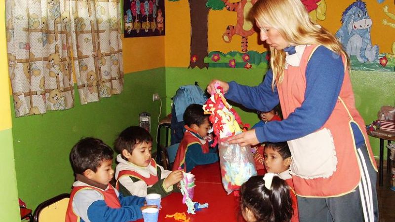 Desfile de carrozas en los CEI de la Capital