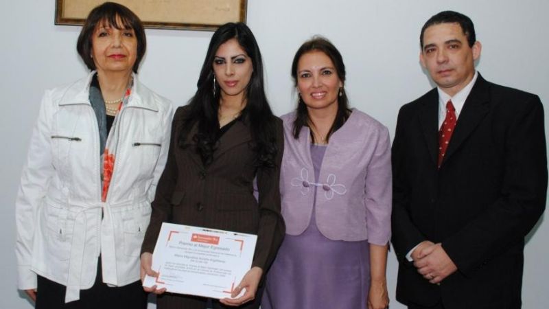 Reconocieron a egresada 2009 con mejor promedio