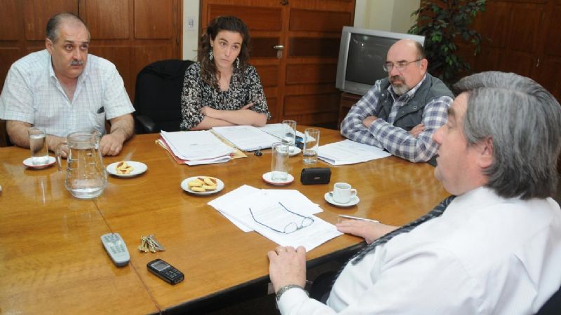 Un trámite para Acuña