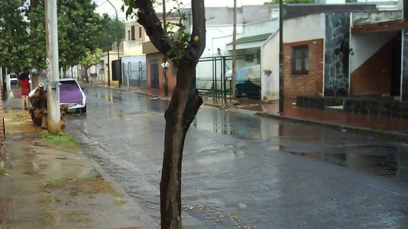 Llueve y cae granizo en algunos sectores del Valle Central