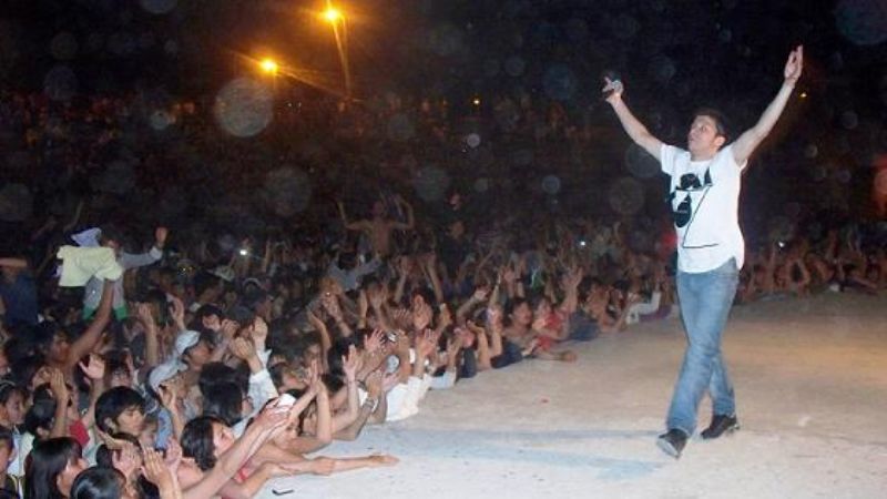 Una multitud festejó la llegada de la primavera