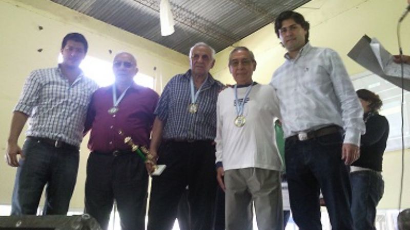 Aguirre participó en festejos de jubilados 