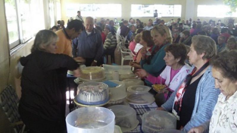 Aguirre participó en festejos de jubilados 