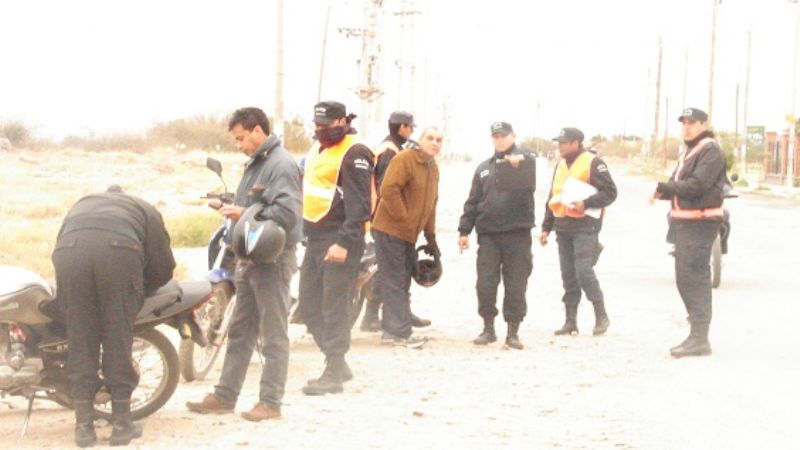 Detienen a dos jóvenes con marihuana y cocaína