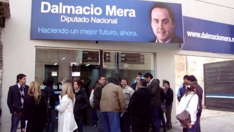 Mera inauguró su oficina para el público