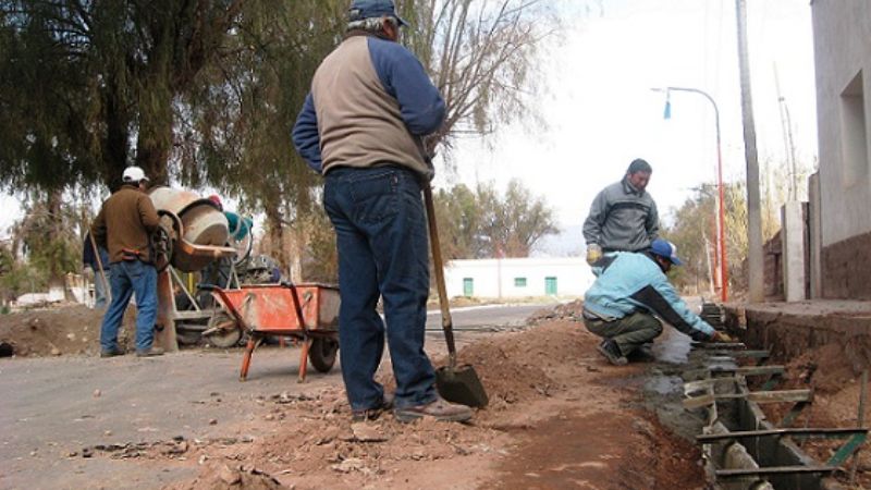 Continúa la construcción de cordones y cunetas en Santa Rosa