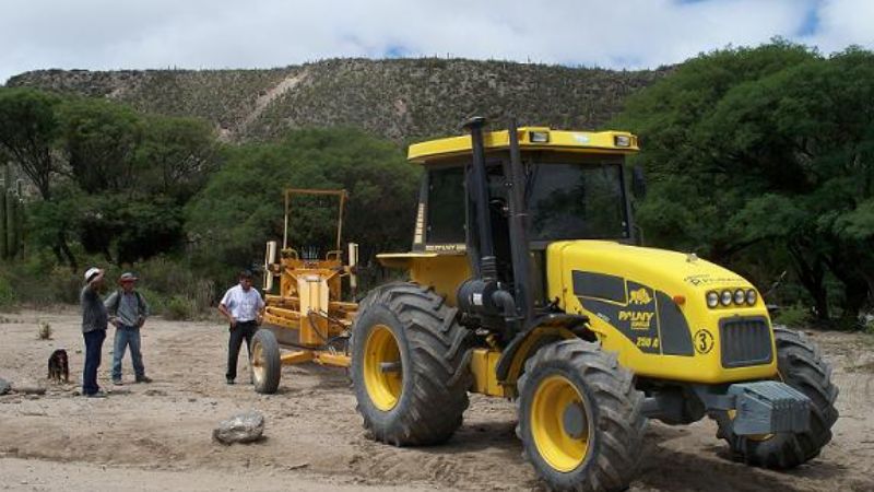 Maquinarias trabajan en Caspinchango