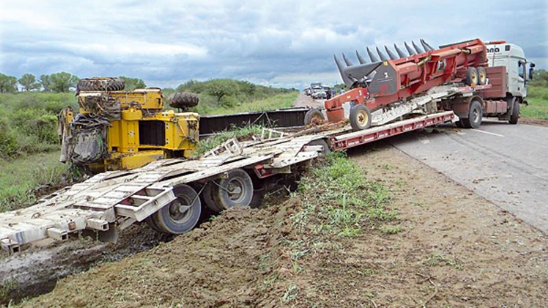 Camión que iba a Los Altos casi provoca una tragedia en Santiago del Estero
