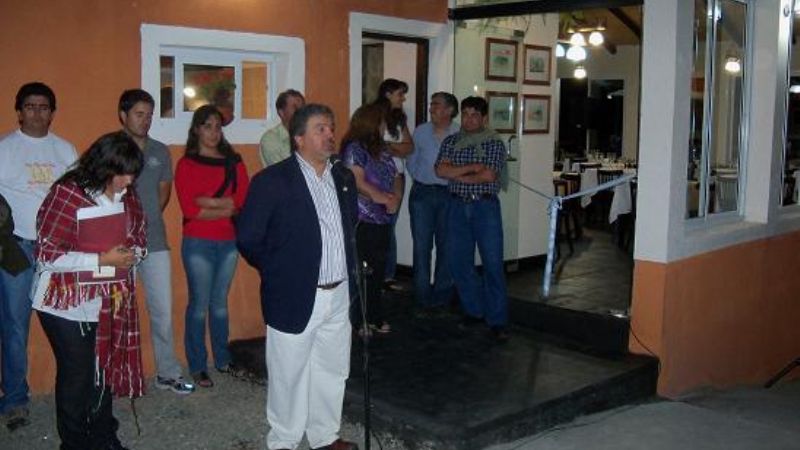 Herrera inauguró un complejo gastronómico y entregó 10 viviendas más 