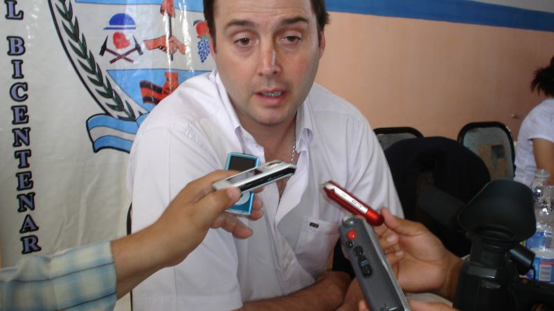 Mera apunta a la conformación de un gran frente peronista