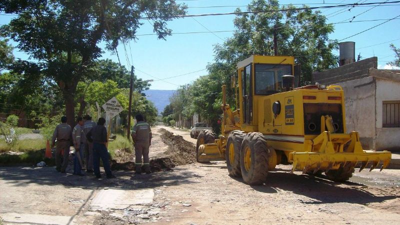 Repavimentan calle La Rioja